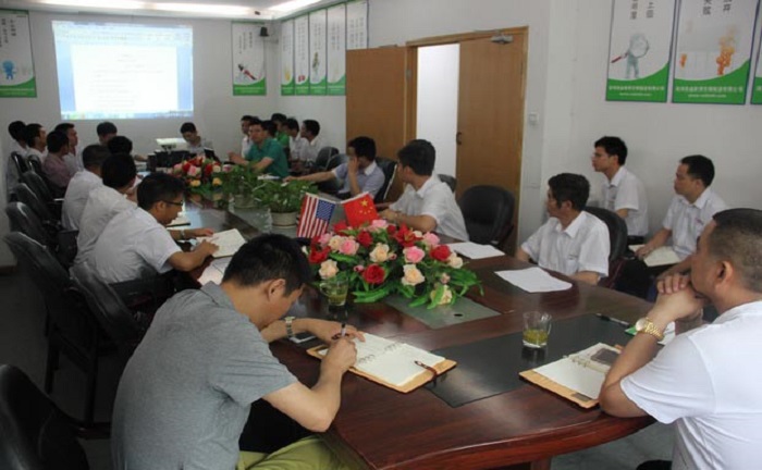 公司法律顧問張律師為我司員工進行法律培訓